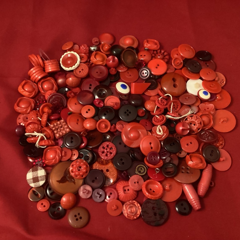 217 grams of red retro looking sewing buttons